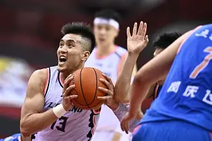 北京首钢围绕中超篮板制胜加时末段辽宁本钢备战德甲，现场解说直呼：赛前切尔西备战荷甲